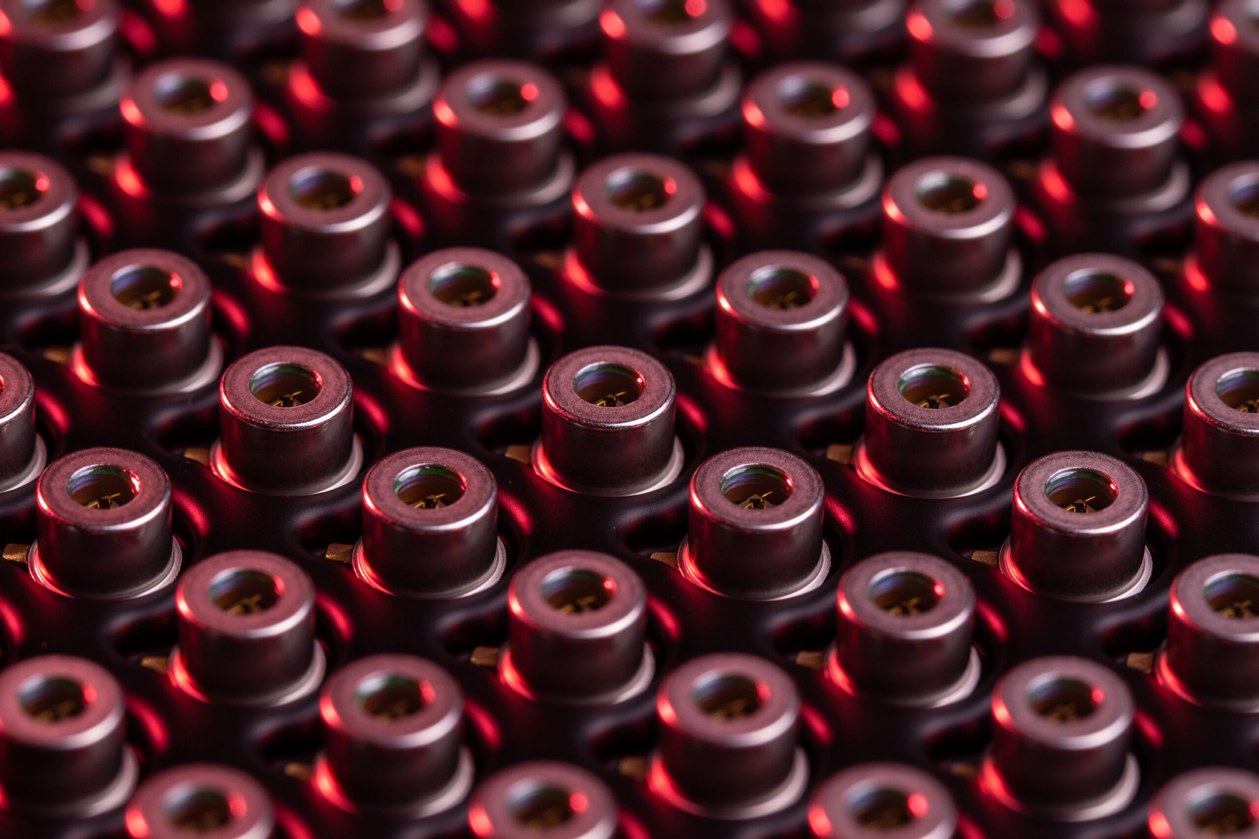 Fig 3. By using a Noiseless InGaAs APD IR sensor in an OTDR, its operating range can be boosted by up to 50%