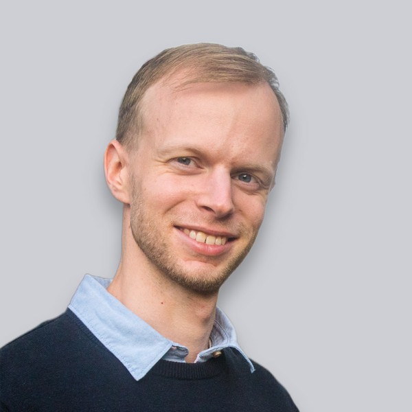 Marton Komancsik headshot