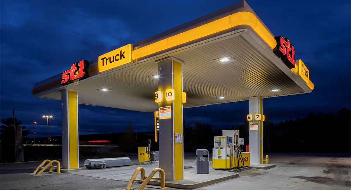 Glamox lights up energy-efficient forecourts for St1