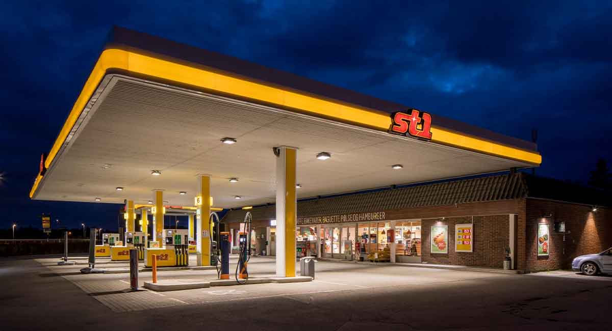 Glamox lights up energy-efficient forecourts for St1
