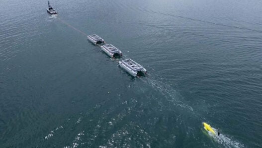 How do autonomous mine hunters work?