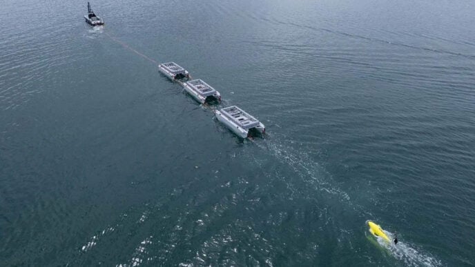 How do autonomous mine hunters work?