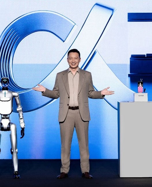 HONOR launches a Robot Phone at MWC 2026