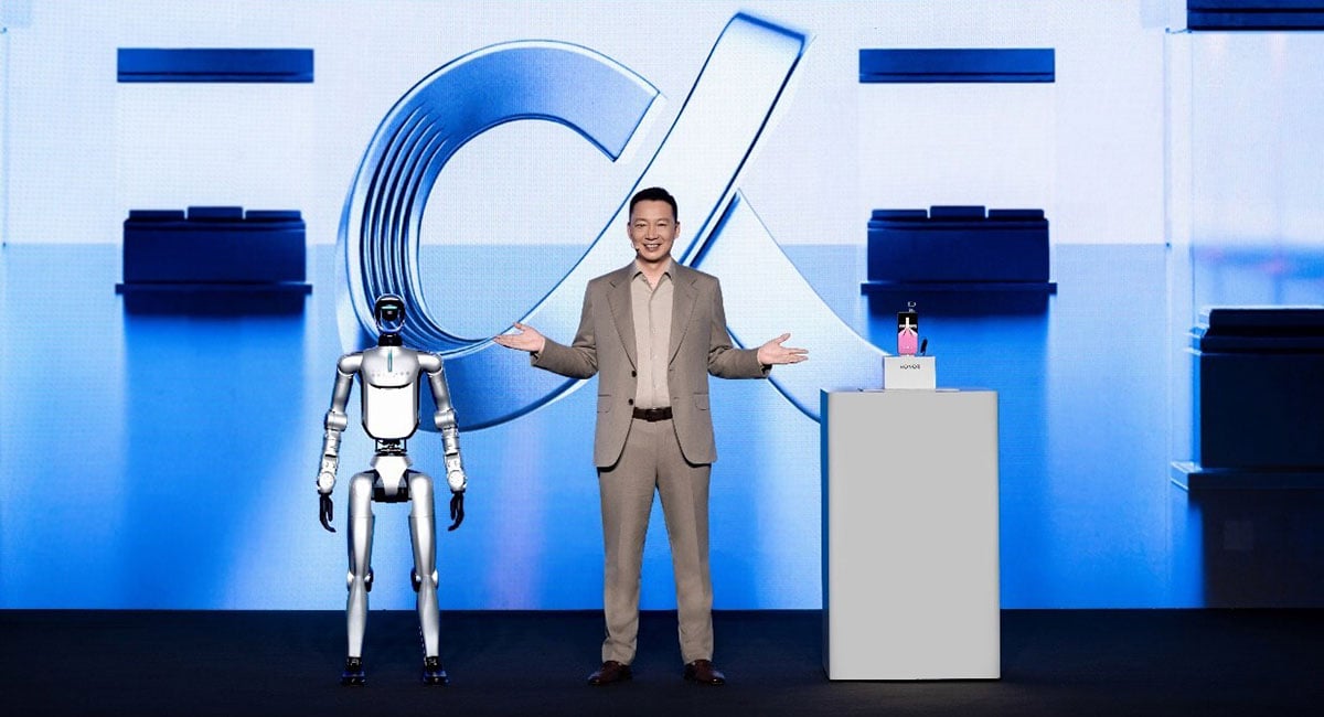 HONOR launches a Robot Phone at MWC 2026