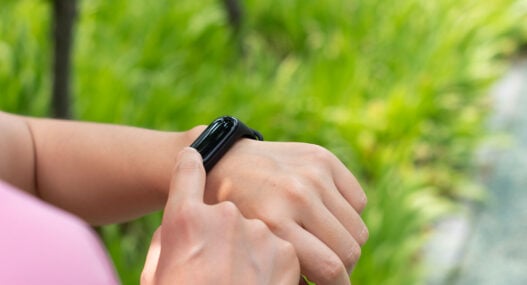 Temperature measurement in wearable devices