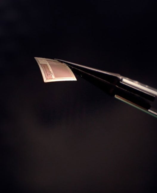 A hair-thin silicon chip changing brain-computer interface design